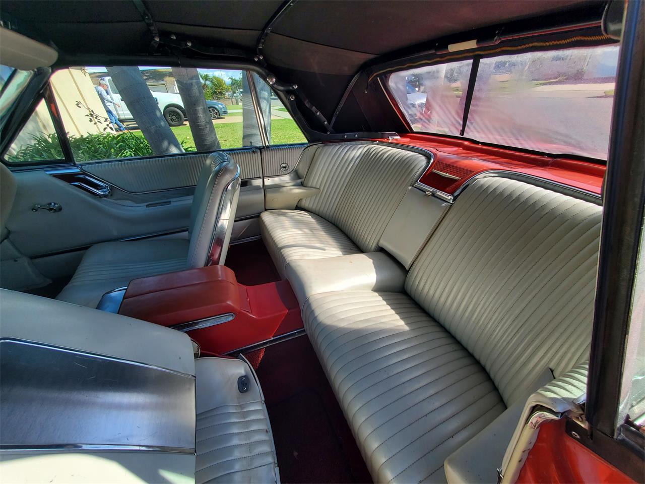 Ford-Thunderbird-1965-Rangoon-Red-White-8