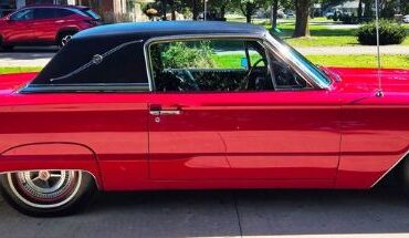 Ford-Thunderbird-1966-Candy-Apple-Red-10