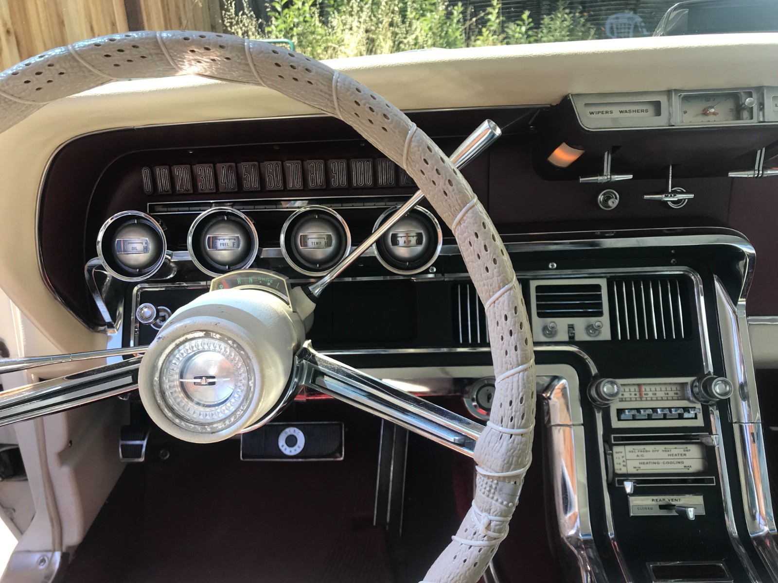 Ford-Thunderbird-1966-Coupe-10