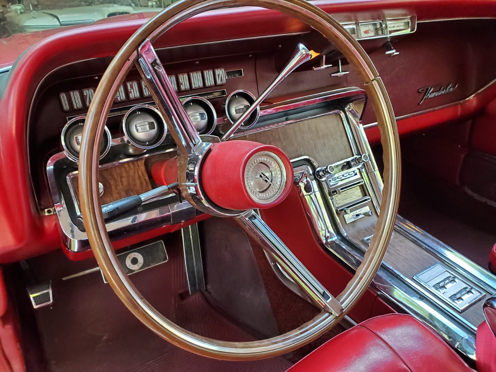Ford-Thunderbird-1966-Coupe-12