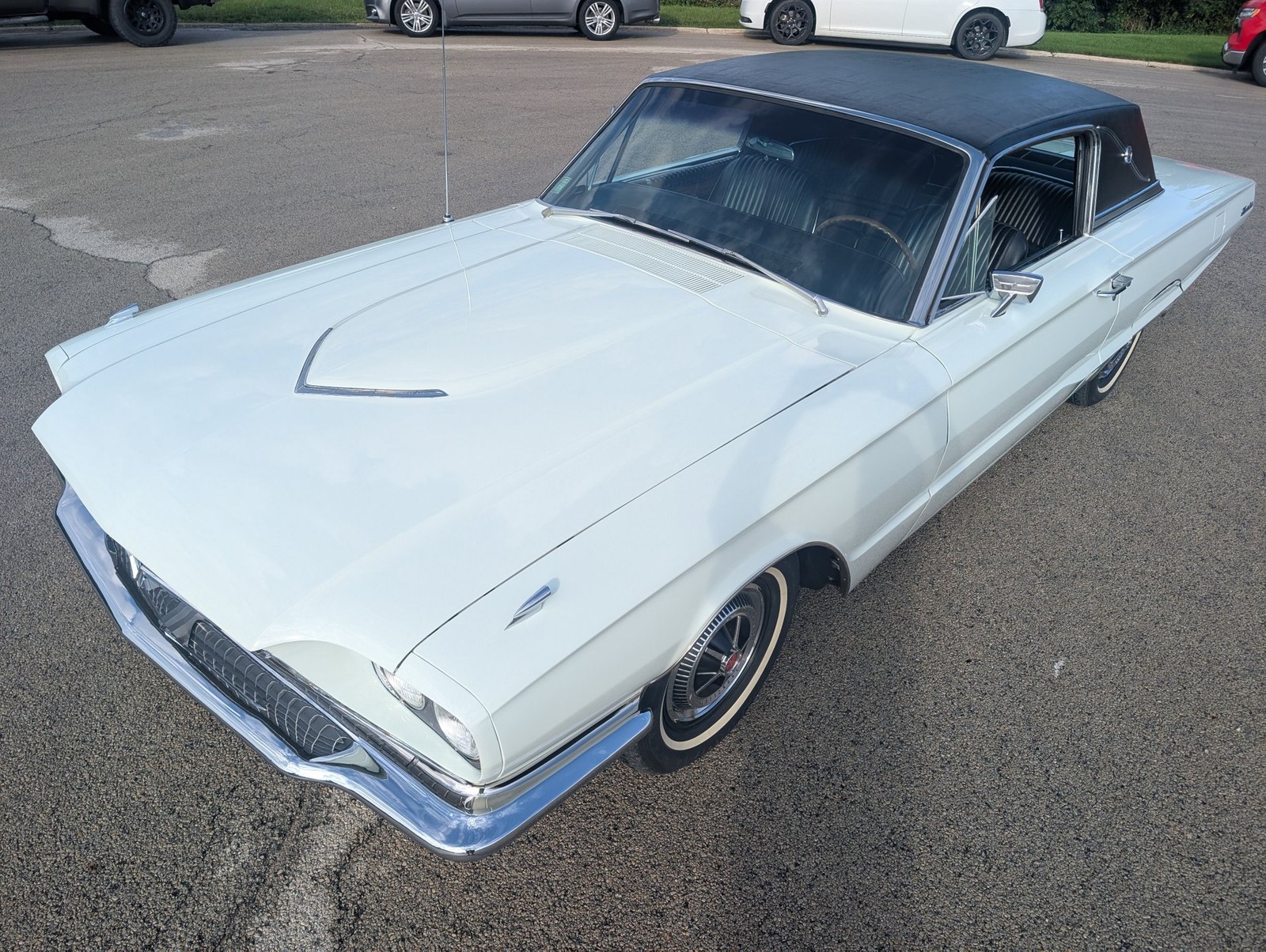 Ford-Thunderbird-1966-Coupe-18
