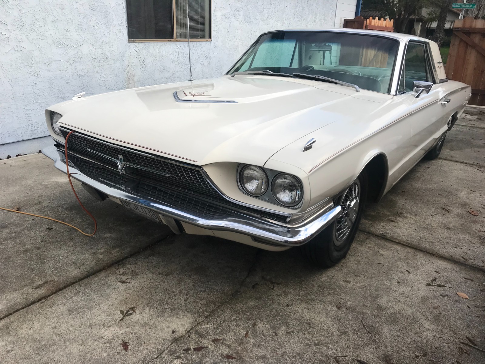 Ford-Thunderbird-1966-Coupe-2