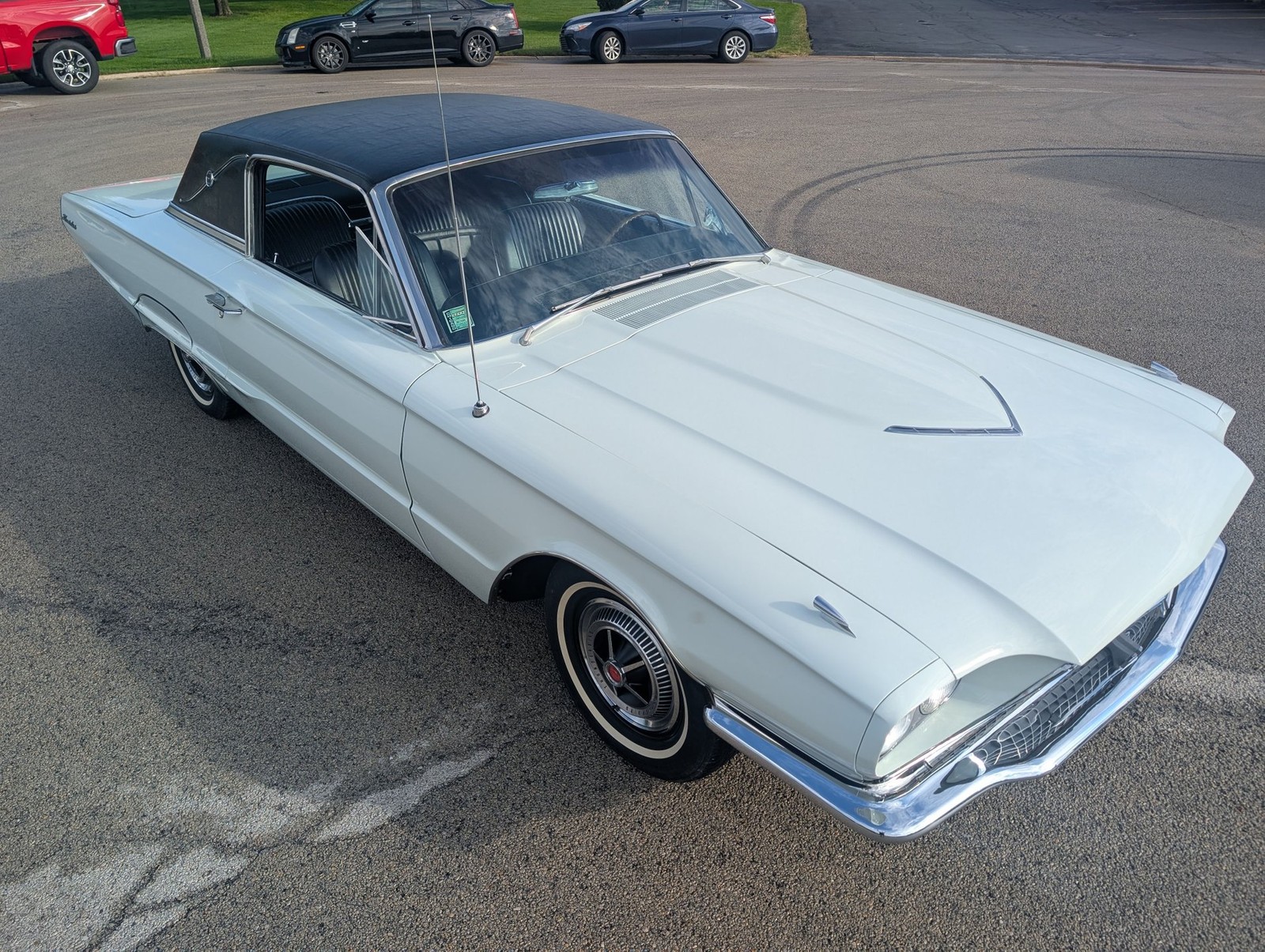Ford-Thunderbird-1966-Coupe-22
