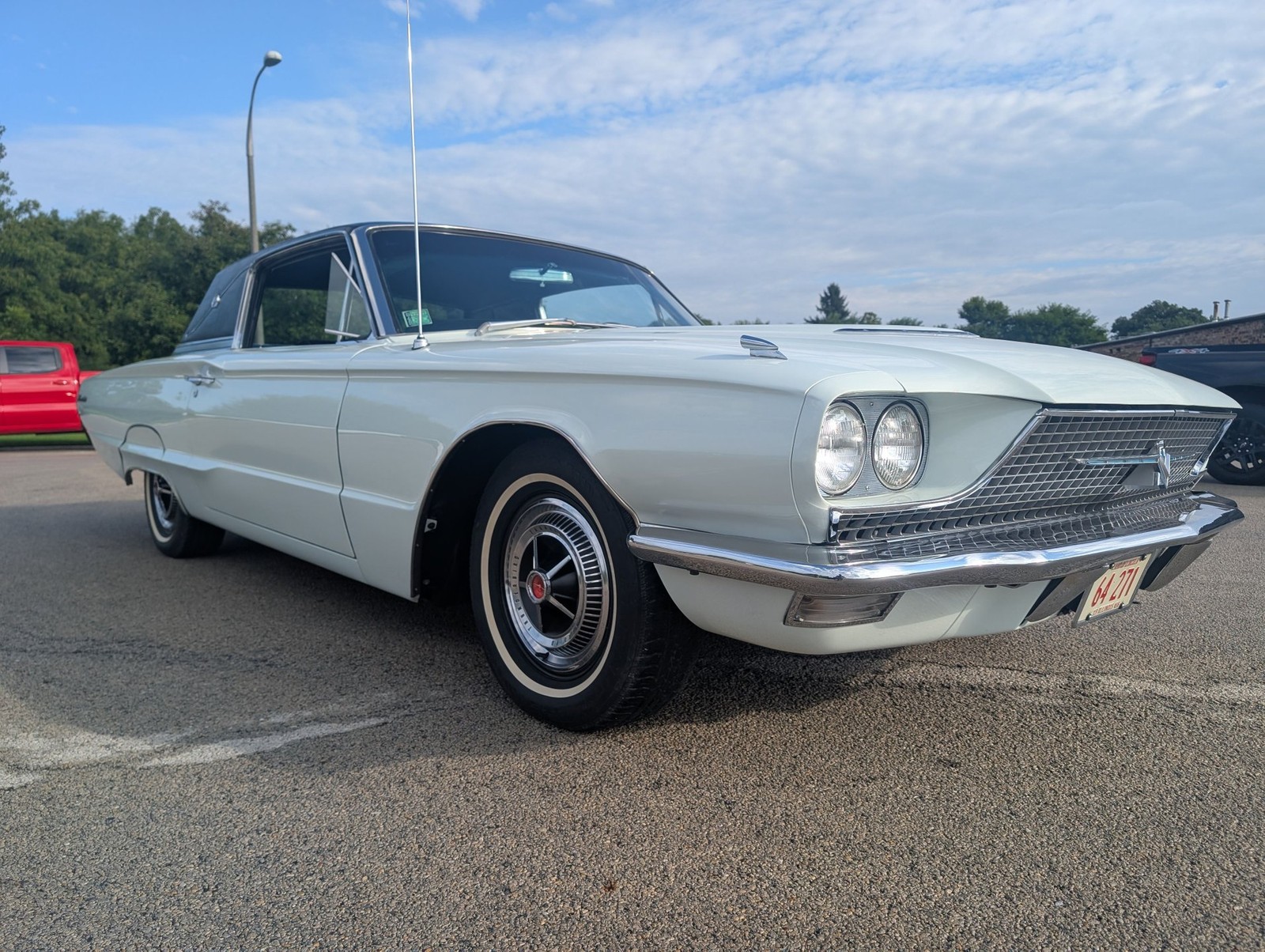 Ford-Thunderbird-1966-Coupe-23