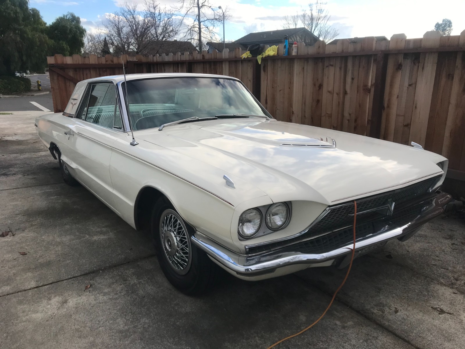 Ford-Thunderbird-1966-Coupe-4