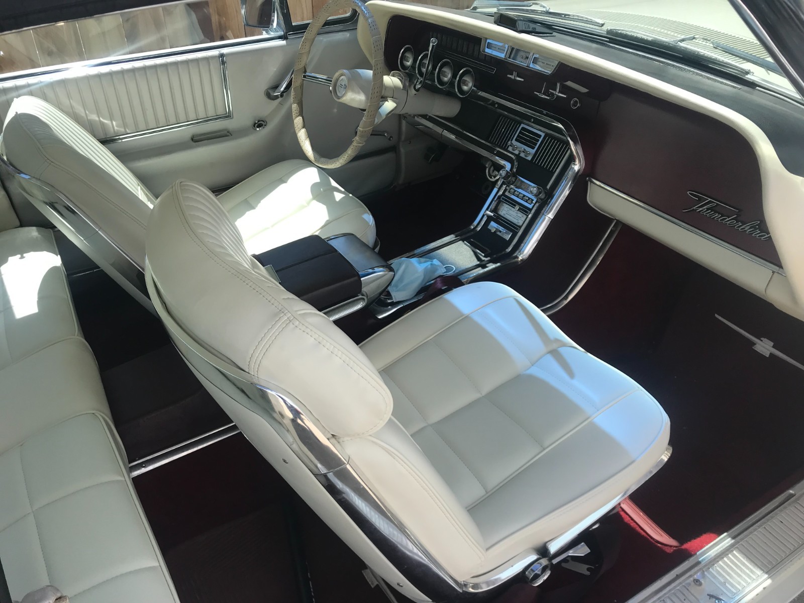 Ford-Thunderbird-1966-Coupe-7