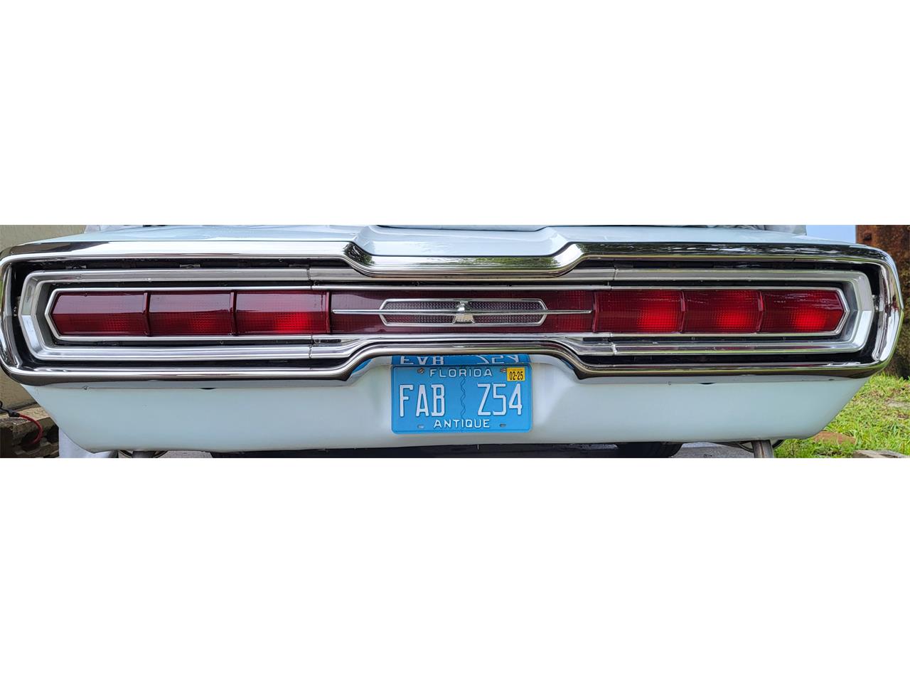 Ford-Thunderbird-1966-Platinum-Blue-amp-White-Pearl-10