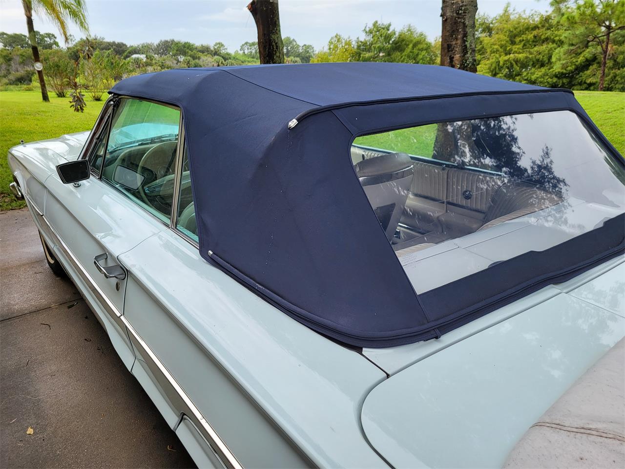Ford-Thunderbird-1966-Platinum-Blue-amp-White-Pearl-12