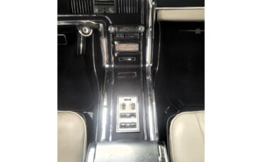 Ford-Thunderbird-1966-Platinum-Blue-amp-White-Pearl-2