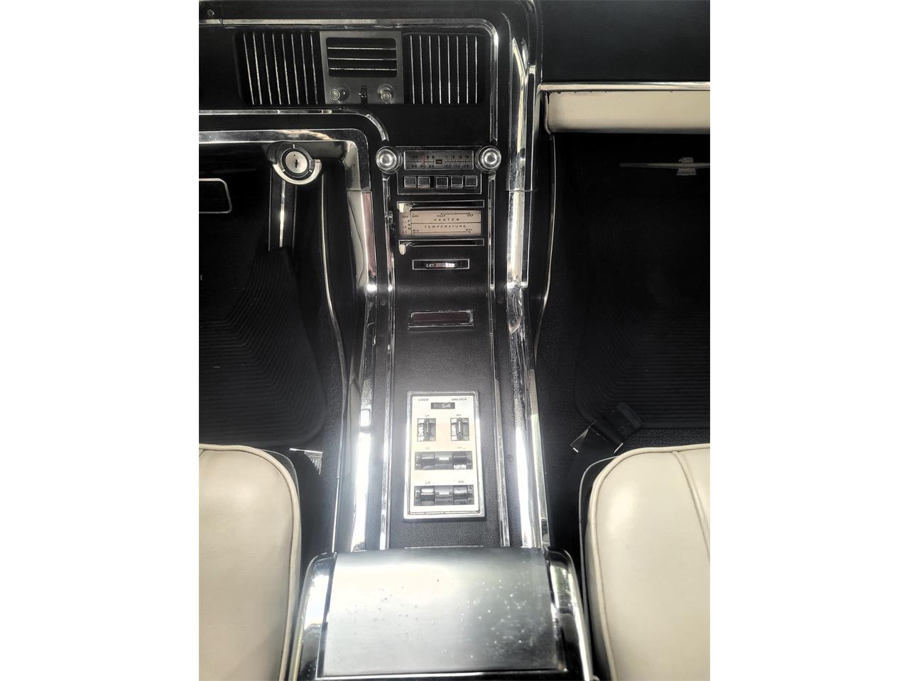 Ford-Thunderbird-1966-Platinum-Blue-amp-White-Pearl-2