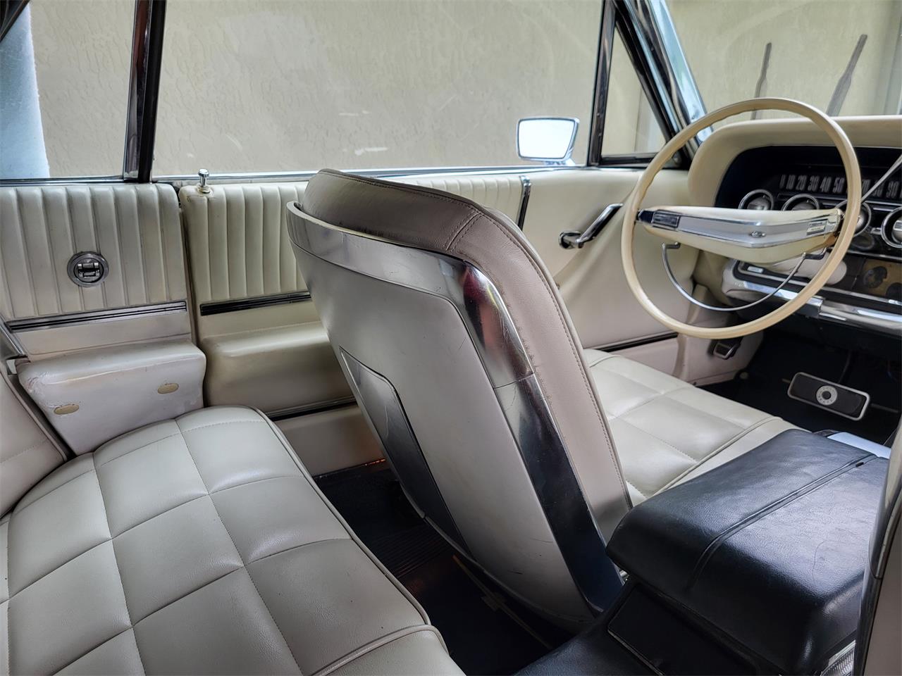 Ford-Thunderbird-1966-Platinum-Blue-amp-White-Pearl-4