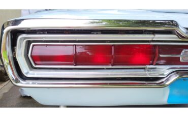 Ford-Thunderbird-1966-Platinum-Blue-amp-White-Pearl-8