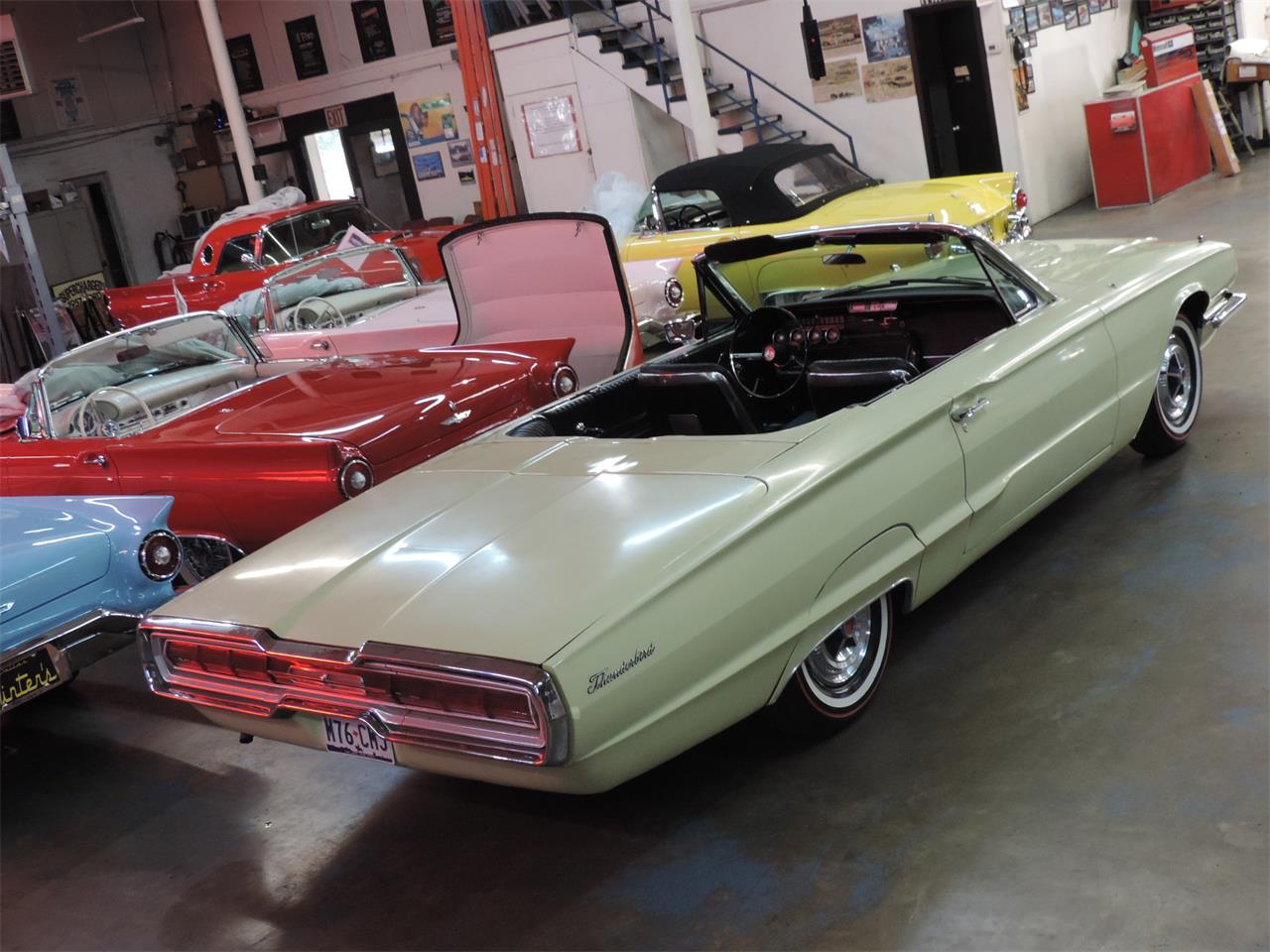 Ford-Thunderbird-1966-Spring-Time-Yellow-14