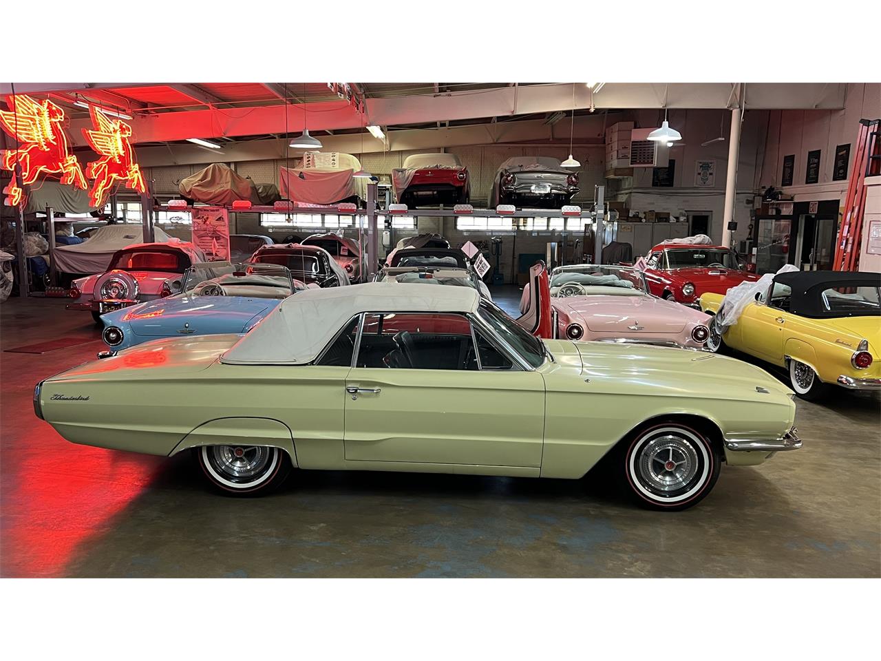 Ford-Thunderbird-1966-Spring-Time-Yellow-21