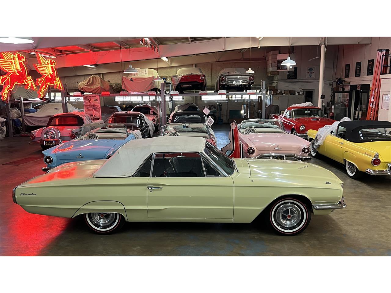 Ford-Thunderbird-1966-Spring-Time-Yellow-3
