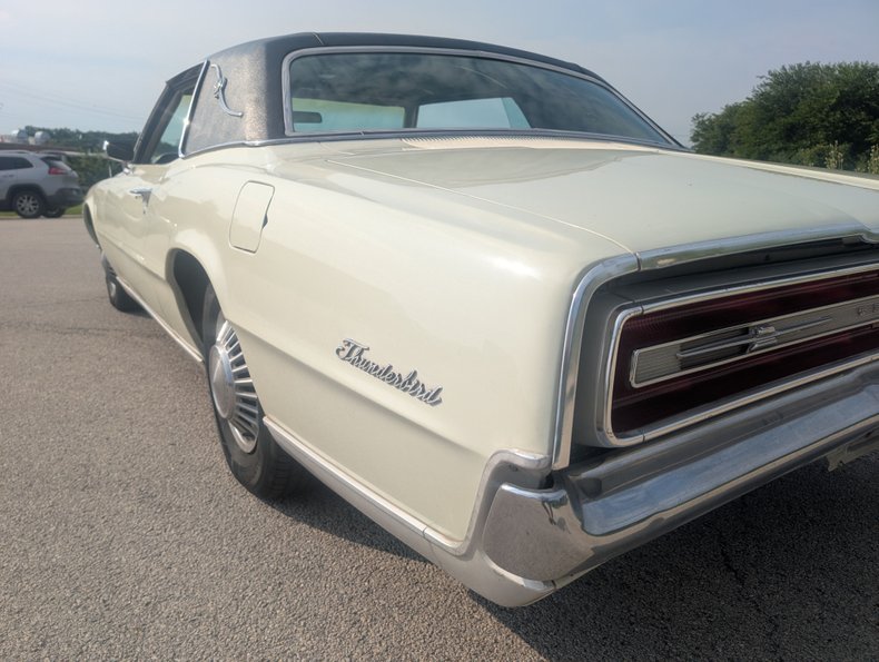 Ford-Thunderbird-1967-Diamond-Green-Green-31