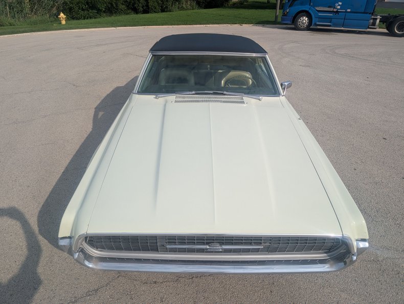 Ford-Thunderbird-1967-Diamond-Green-Green-34