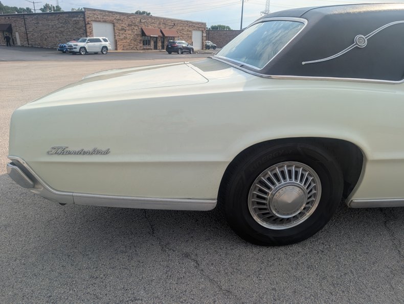 Ford-Thunderbird-1967-Diamond-Green-Green-36