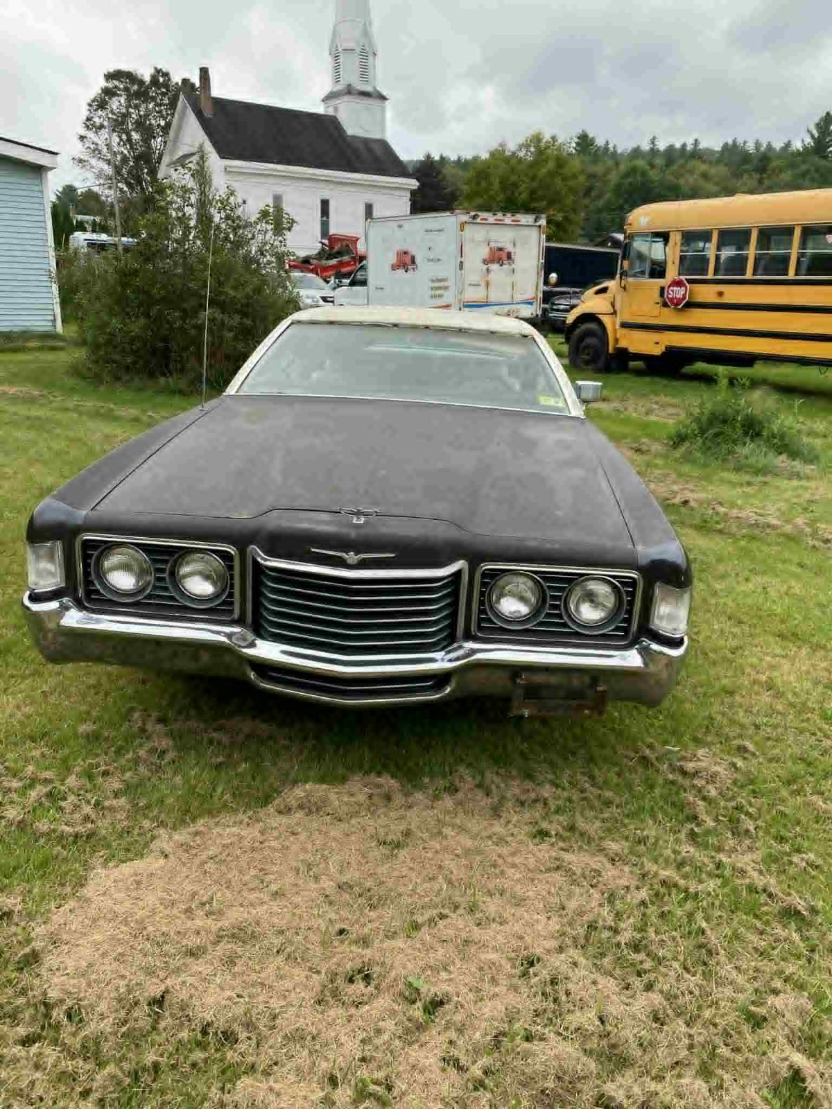 Ford-Thunderbird-1972-Sedan-2