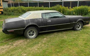 Ford-Thunderbird-1972-Sedan
