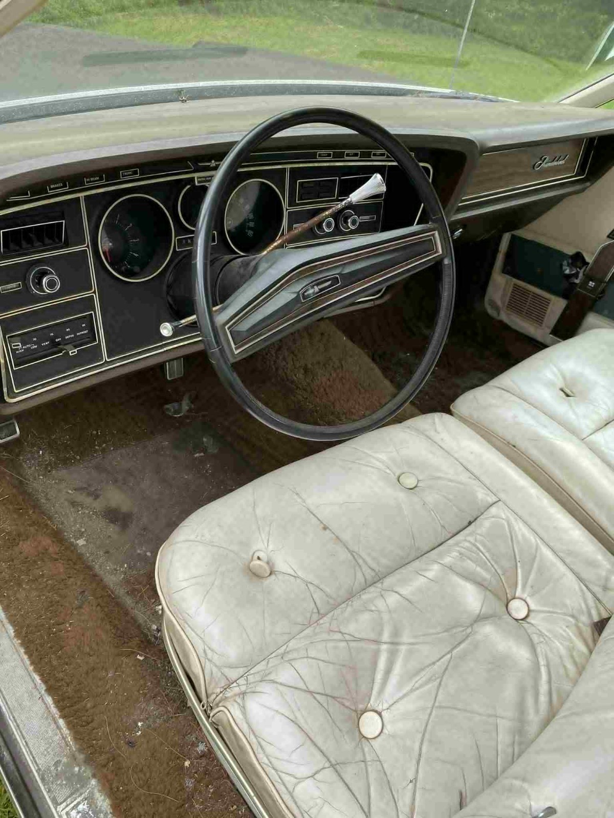 Ford-Thunderbird-1972-Sedan-8