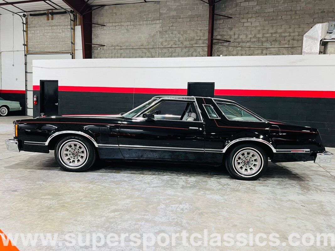Ford-Thunderbird-1979-Coupe-1
