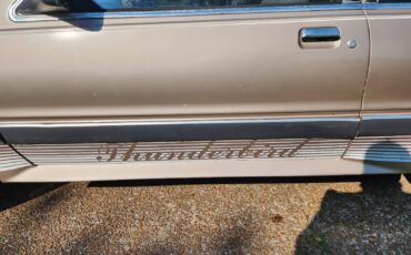 Ford-Thunderbird-1986-Sedan-4