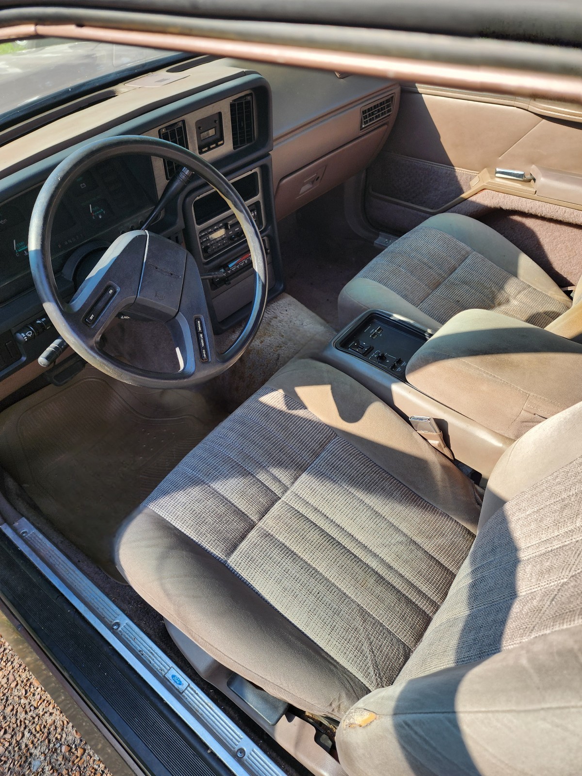 Ford-Thunderbird-1986-Sedan-7