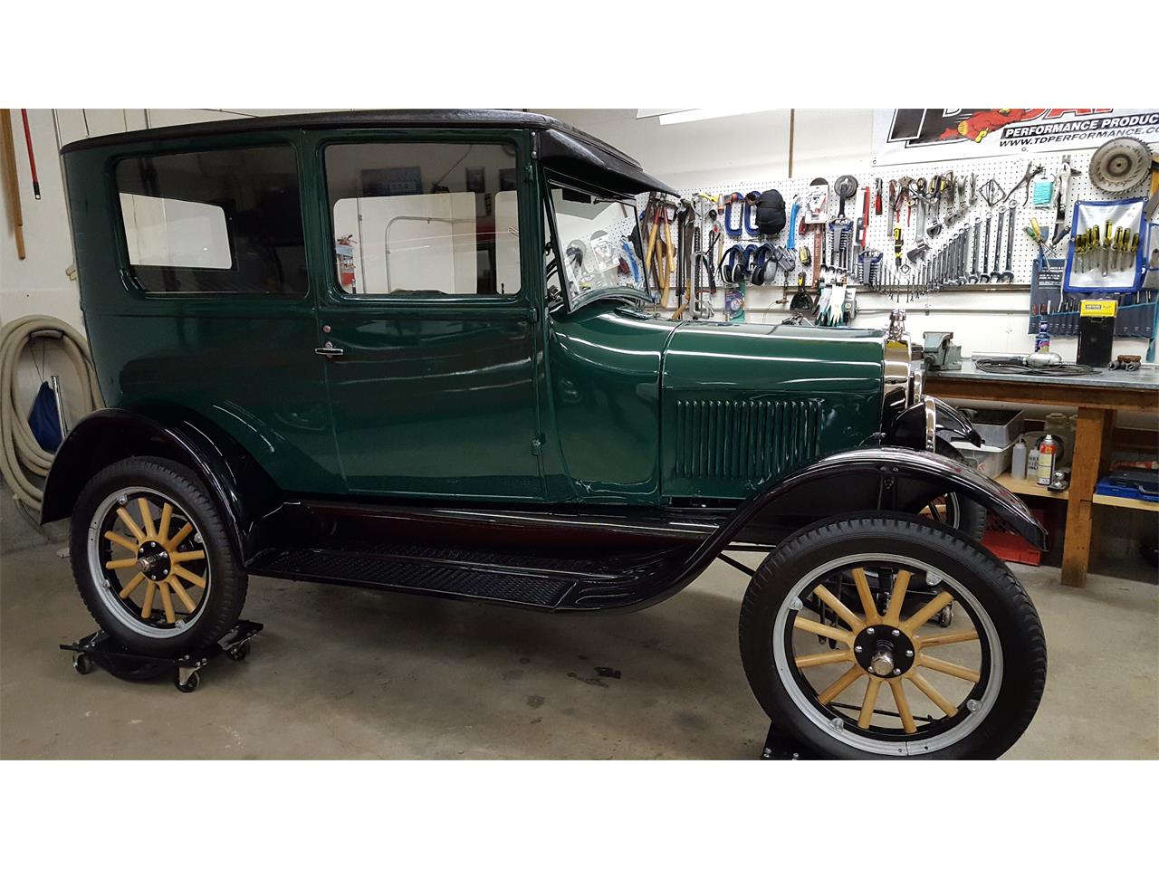Ford-Tudor-1926-Green-on-Black-Grey-1
