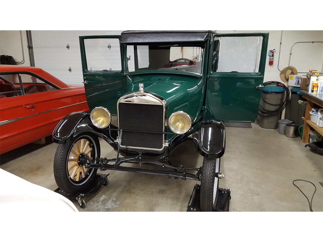 Ford-Tudor-1926-Green-on-Black-Grey-4
