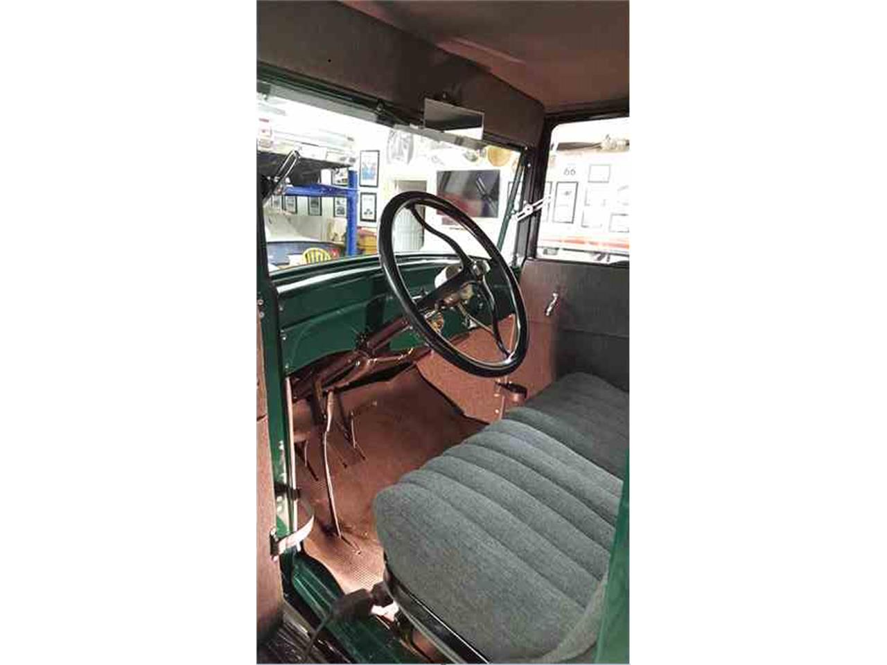 Ford-Tudor-1926-Green-on-Black-Grey-5