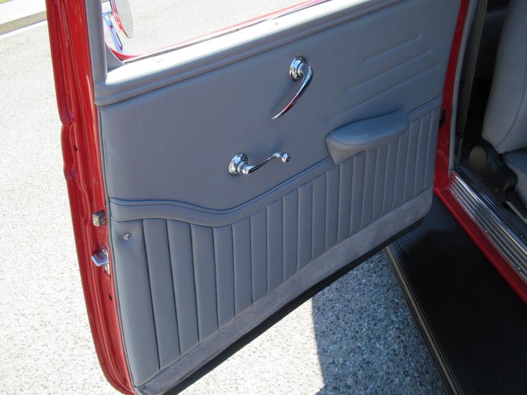 Ford-Tudor-1934-Red-Gray-10