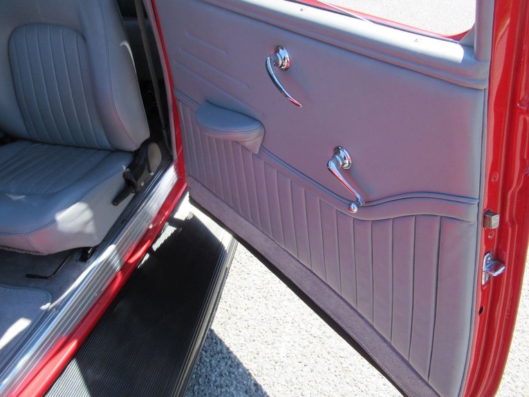Ford-Tudor-1934-Red-Gray-11