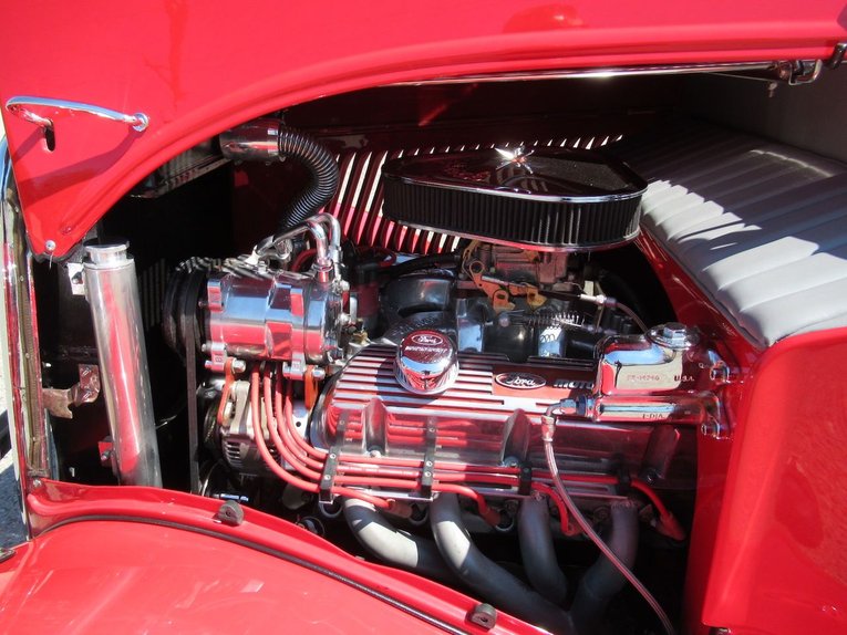 Ford-Tudor-1934-Red-Gray-12