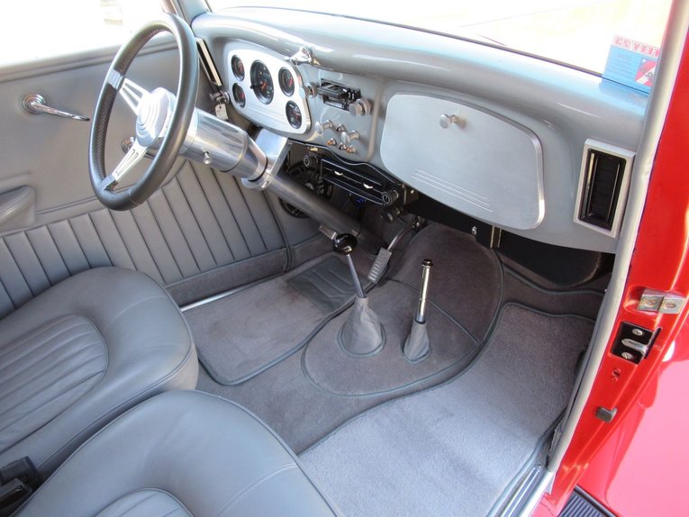 Ford-Tudor-1934-Red-Gray-6