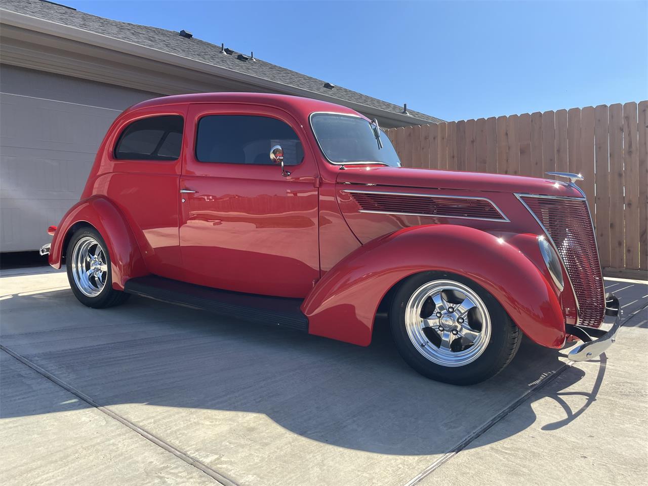 Ford-Tudor-1937-Red-Gary-1