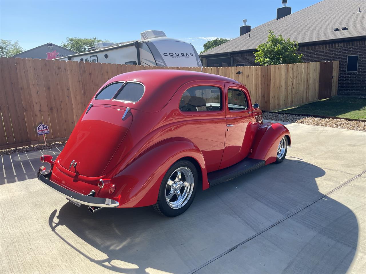 Ford-Tudor-1937-Red-Gary-2