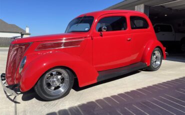 Ford-Tudor-1937-Red-Gary