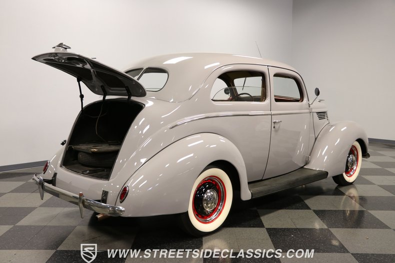 Ford-Tudor-1938-Gray-Tan-37