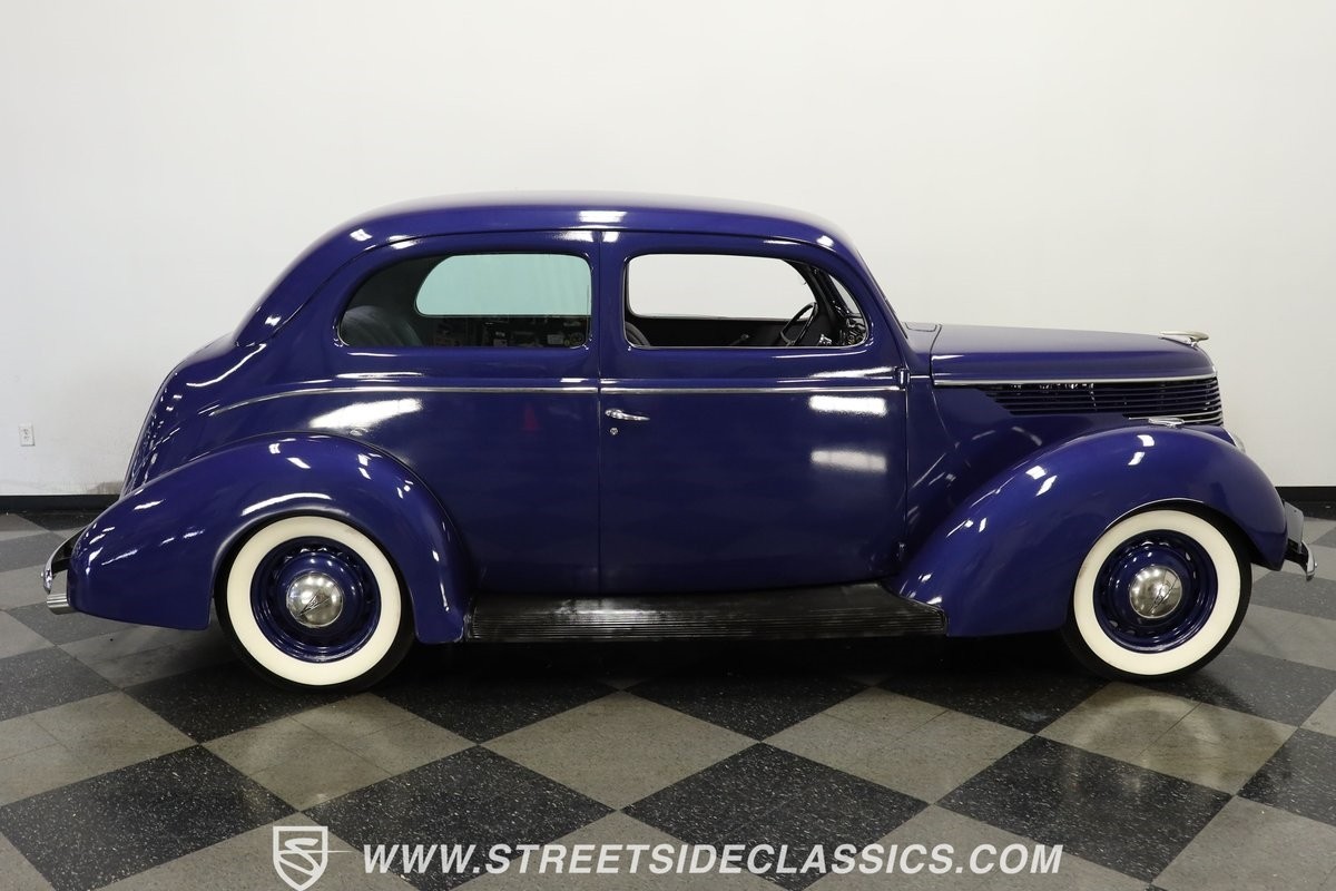 Ford-Tudor-1938-Sedan-12