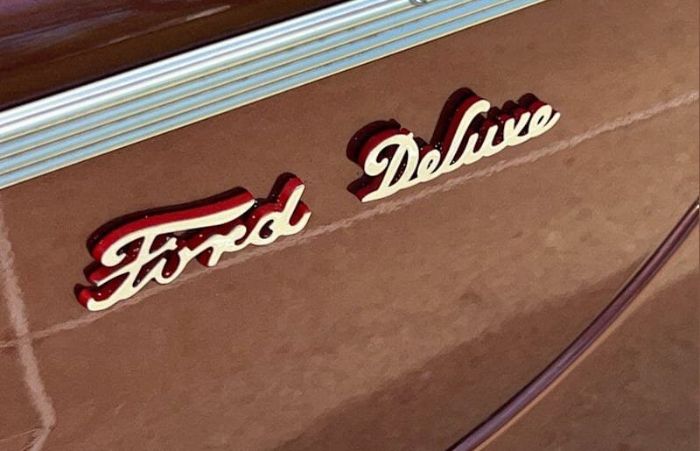 Ford-Tudor-1940-Burgundy-Beige-6
