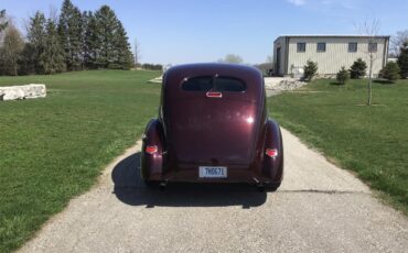 Ford-Tudor-1940-Maroon-Tan-leather-10