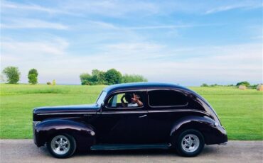 Ford-Tudor-1940-Maroon-Tan-leather-13