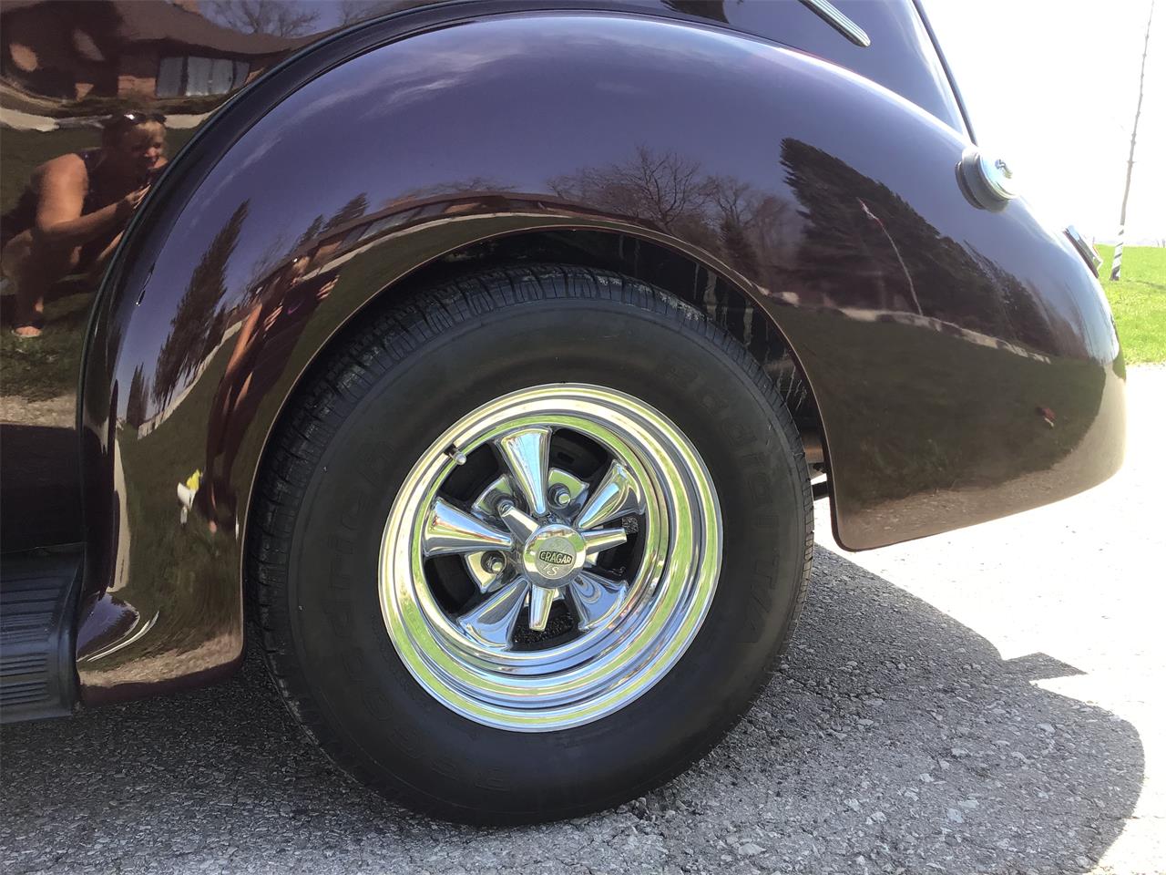 Ford-Tudor-1940-Maroon-Tan-leather-16