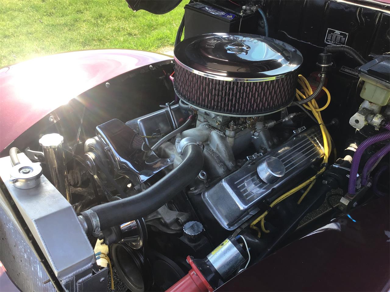 Ford-Tudor-1940-Maroon-Tan-leather-3
