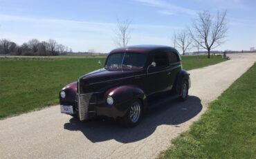 Ford-Tudor-1940-Maroon-Tan-leather