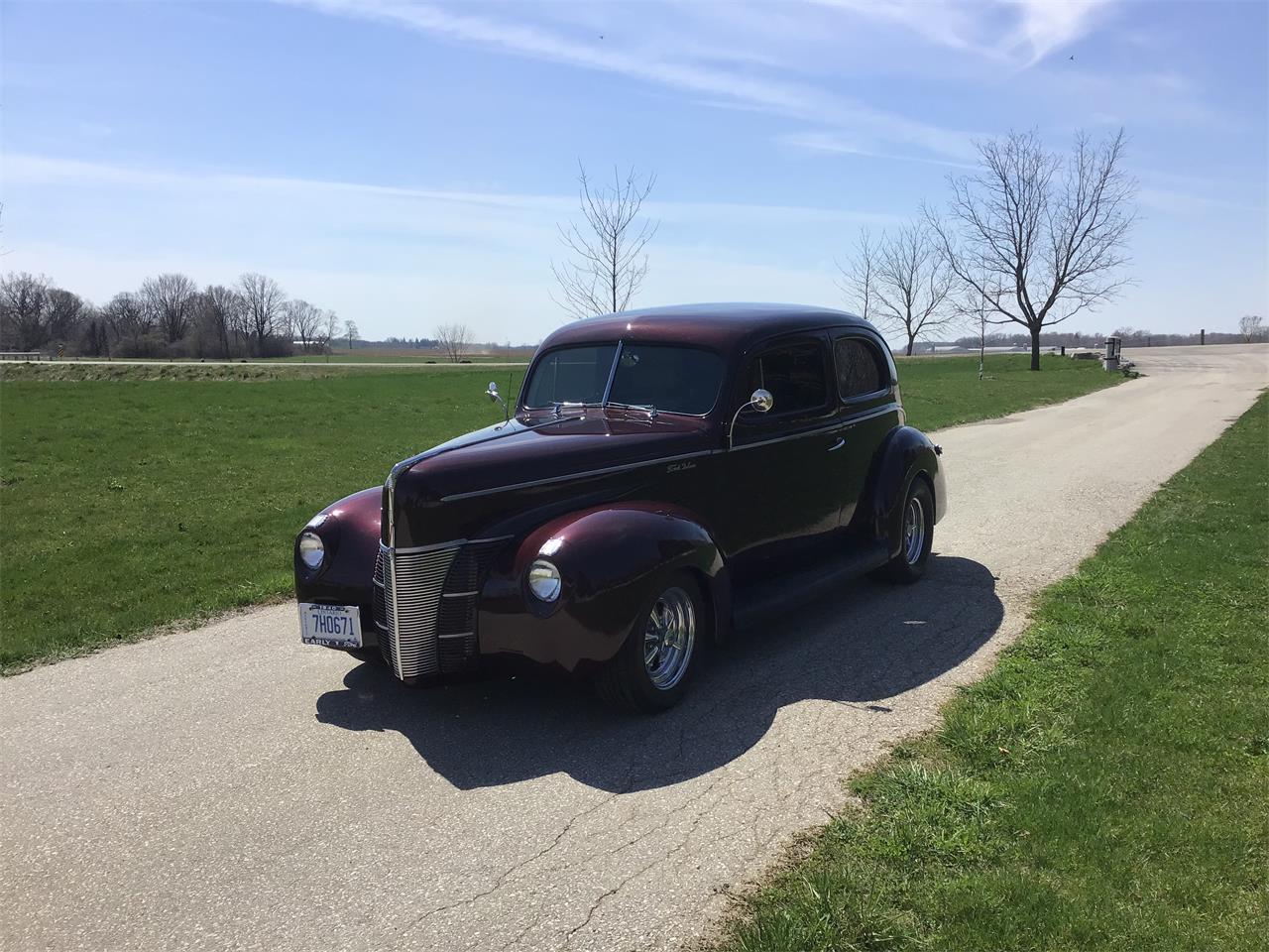 Ford-Tudor-1940-Maroon-Tan-leather
