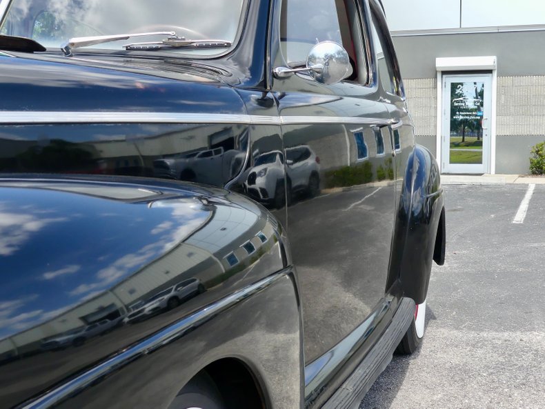 Ford-Tudor-1941-Black-Red-ampamp-White-33