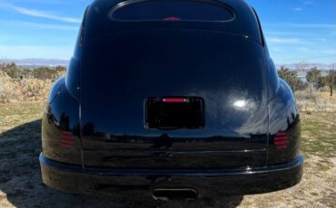 Ford-Tudor-1946-Black-Red-1