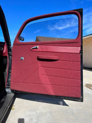 Ford-Tudor-1946-Black-Red-13